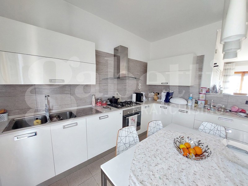 Quadrilocale in Vendita a Corropoli, 125'000&euro;, 140 m², con Box