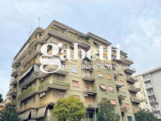 Bilocale in Vendita a Roma, 249'000&euro;, 87 m²