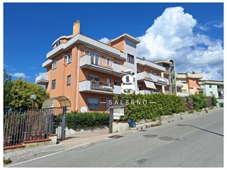 Appartamento in Vendita a Salerno, 339'000&euro;, 172 m², con Box