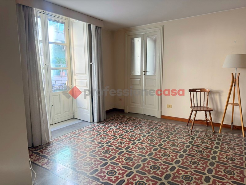 Appartamento in Affitto a Catania, 1'200&euro;, 140 m², arredato, con Box