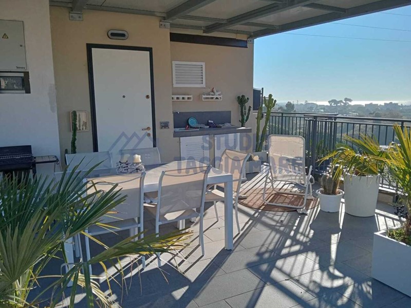 Trilocale in Vendita a Taggia, 349'000&euro;, 90 m², arredato, con Box