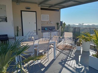 Trilocale in Vendita a Taggia, 349'000&euro;, 90 m², arredato, con Box