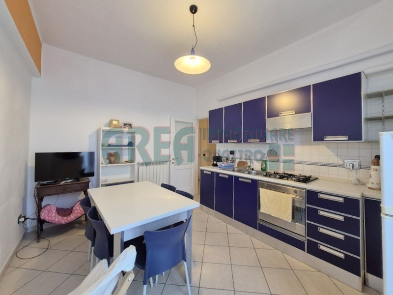 Trilocale in Vendita a Imperia, zona Porto Maurizio, 190'000&euro;, 70 m², arredato