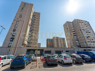 Appartamento in Vendita a Catania, 62'000&euro;, 114 m², con Box