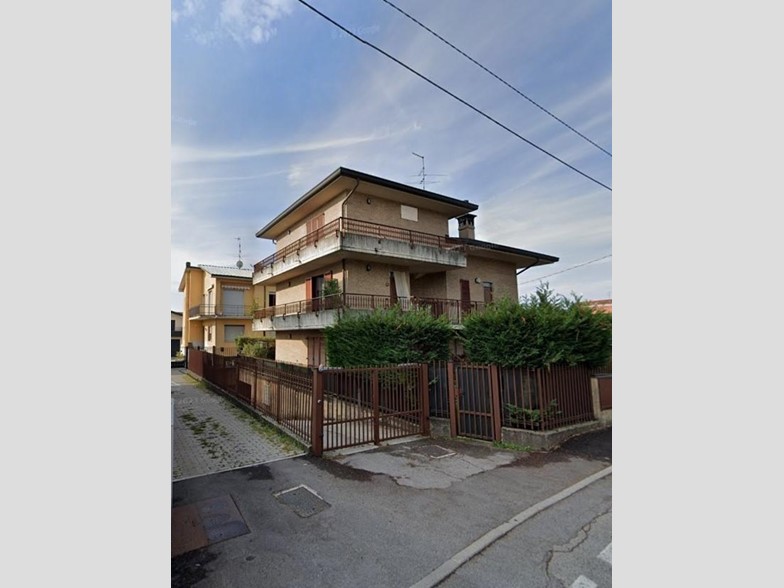 Quadrilocale in Vendita a Lentate sul Seveso, 146'480&euro;, 147 m², con Box