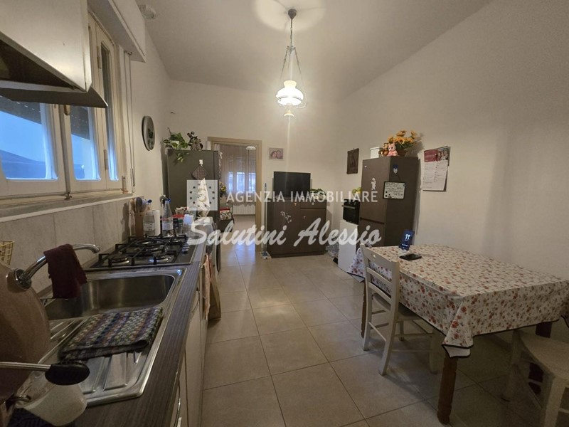 Trilocale in Vendita a Calcinaia, zona Fornacette, 119'000&euro;, 70 m²