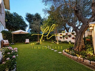 Appartamento in Vendita a Livorno, zona Antignano, 408'000&euro;, 130 m²