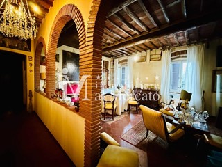 Appartamento in Vendita a Lucca, 230'000&euro;, 180 m², arredato