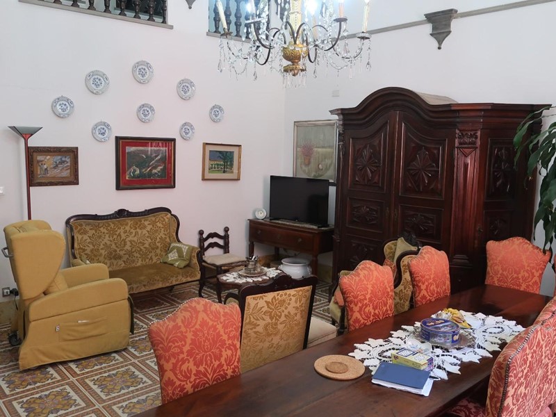 Appartamento in Vendita a Carrara, 410'000&euro;, 380 m²