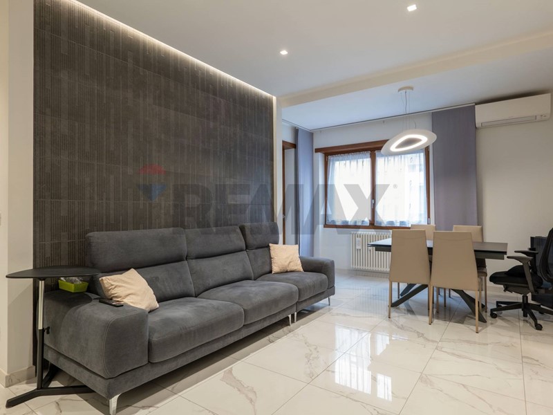 Bilocale in Vendita a Roma, 299'000&euro;, 73 m²