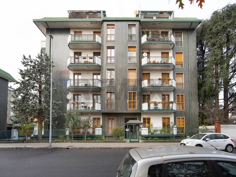 Quadrilocale in Vendita a Garbagnate Milanese, 235'000&euro;, 127 m²
