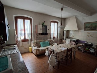 Appartamento in Vendita a Figline e Incisa Valdarno, 113'000&euro;, 139 m²