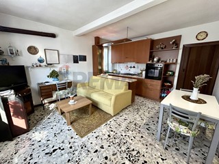 Bilocale in Vendita a Solto Collina, 87'000&euro;, 65 m²