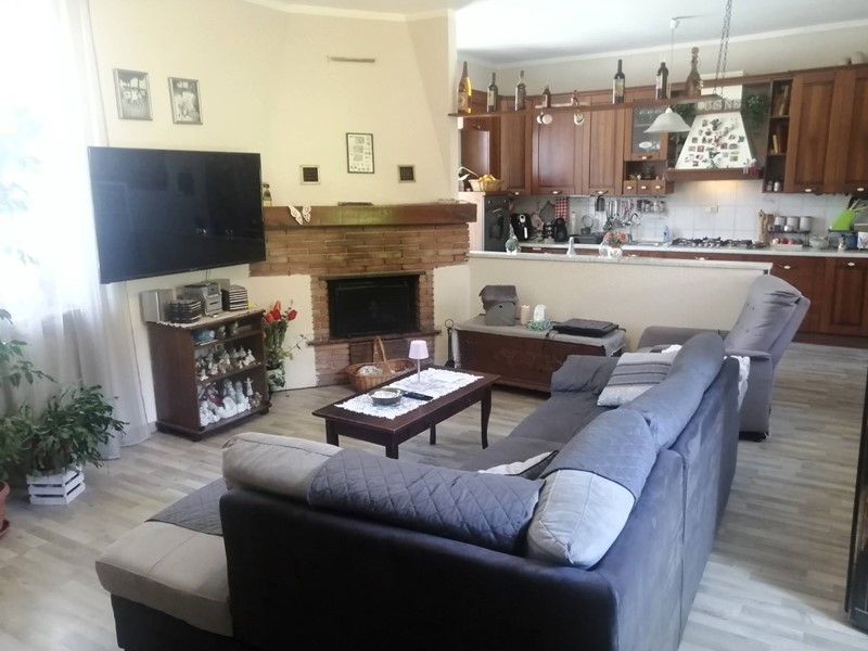 Trilocale in Vendita a Besozzo, 99'000&euro;, 114 m²