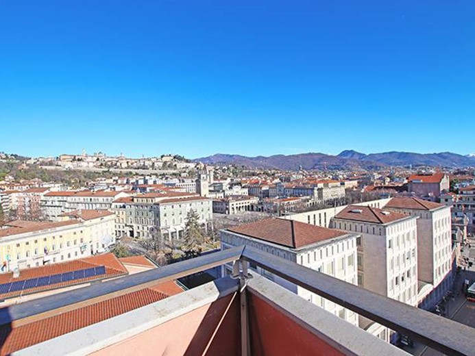 Attico in Vendita a Bergamo, 1'300'000&euro;, 248 m²