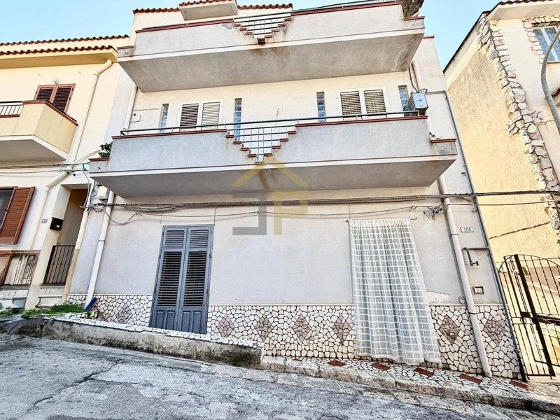 Appartamento in Vendita a Balestrate, 89'000&euro;, 140 m²