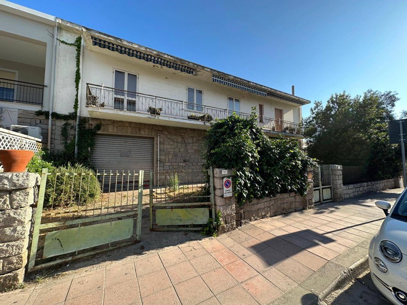 Appartamento in Vendita a Valledoria, 450'000&euro;, 650 m²