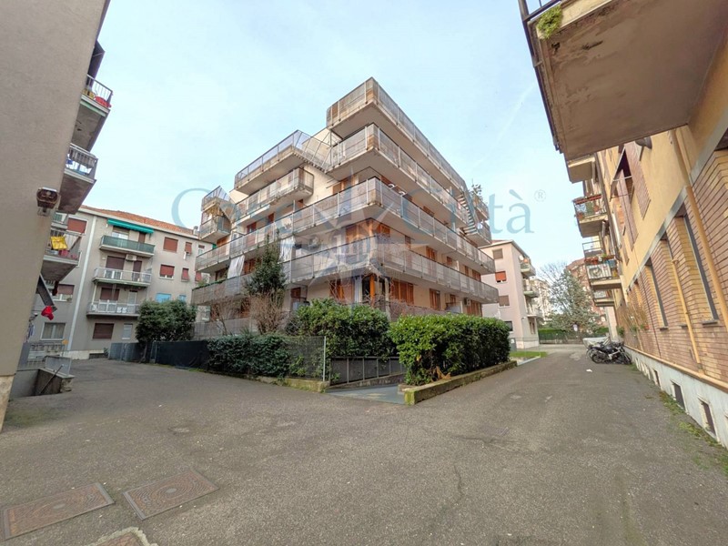 Bilocale in Vendita a Milano, 195'000&euro;, 65 m²