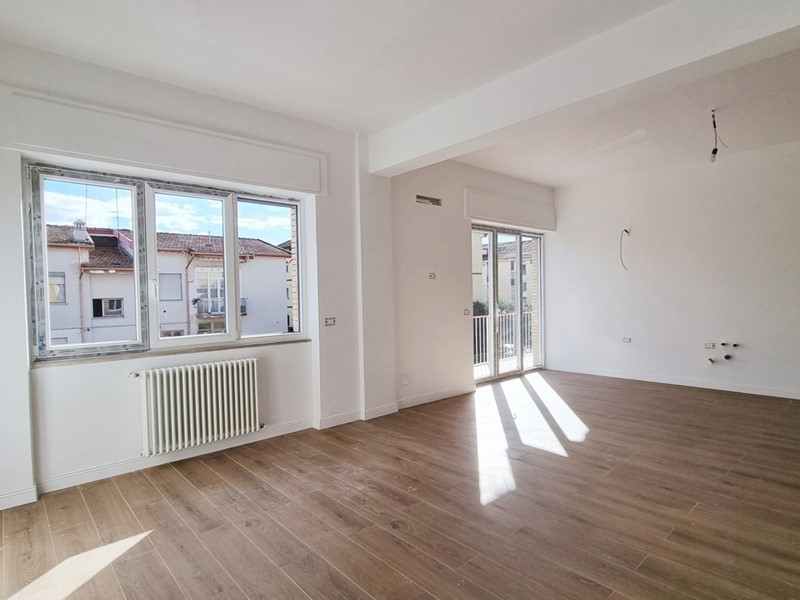 Trilocale in Vendita a Caserta, 180'000&euro;, 75 m²