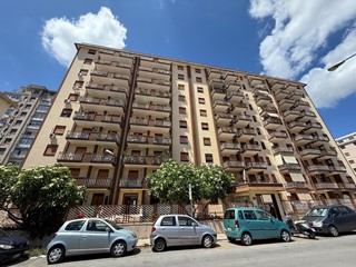 Appartamento in Vendita a Palermo, 250'000&euro;, 150 m²
