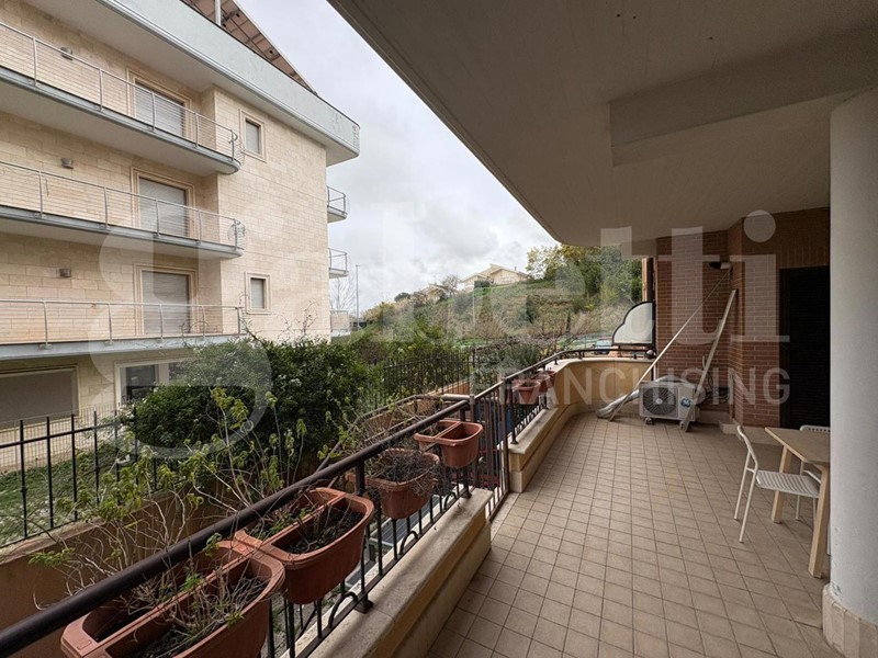Trilocale in Vendita a Roma, 220'000&euro;, 72 m², arredato, con Box
