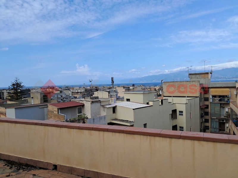Appartamento in Vendita a Reggio Calabria, 210'000&euro;, 176 m²