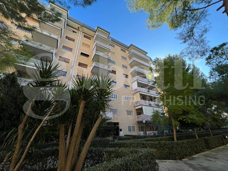 Quadrilocale in Vendita a Bari, 365'000&euro;, 130 m², con Box