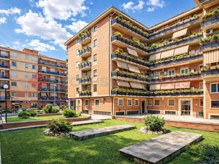 Trilocale in Vendita a Roma, 400'000&euro;, 143 m²