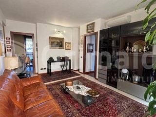 Trilocale in Vendita a Abbiategrasso, 239'000&euro;, 100 m², con Box