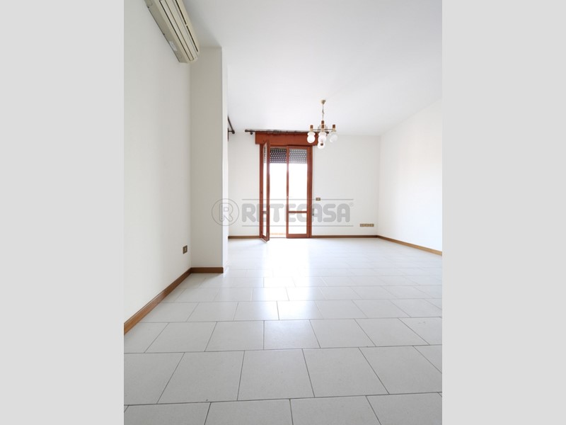Appartamento in Affitto a Vicenza, 1'300&euro;, 159 m², con Box