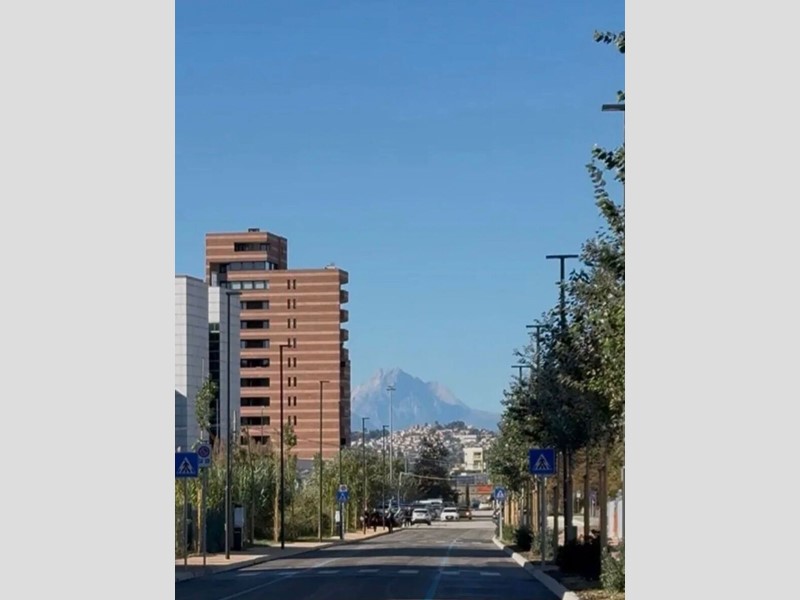 Appartamento in Affitto a Pescara, 1'100&euro;, 85 m², arredato