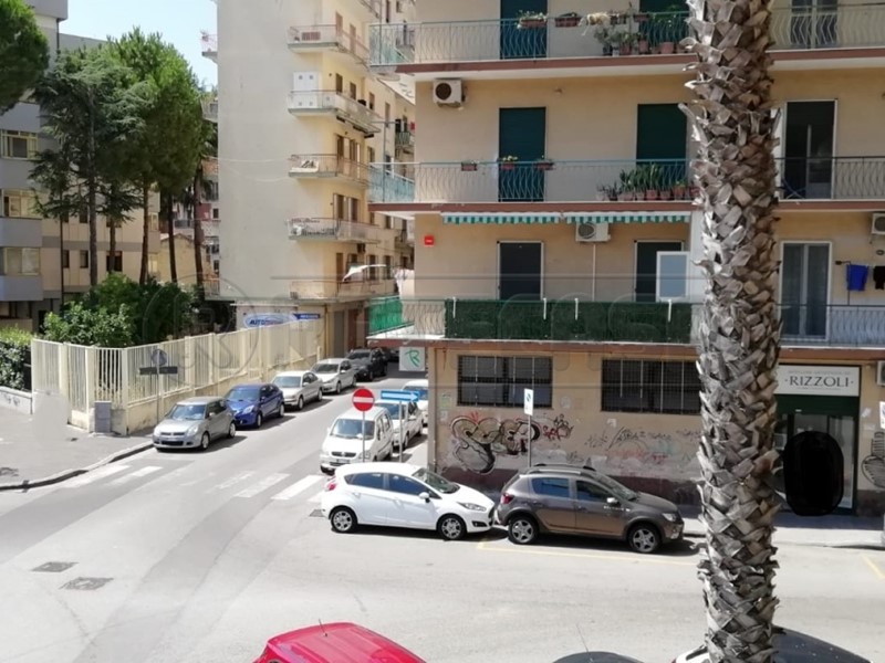 Trilocale in Vendita a Salerno, zona PASTENA, 240'000&euro;, 100 m²