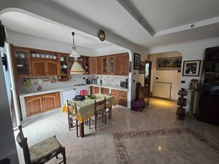 Appartamento in Vendita a Ventimiglia, zona Marina San Giuseppe, 300'000&euro;, 118 m²