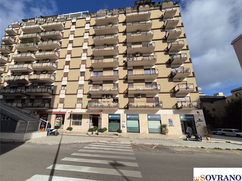 Appartamento in Vendita a Palermo, 750'000&euro;, 240 m²