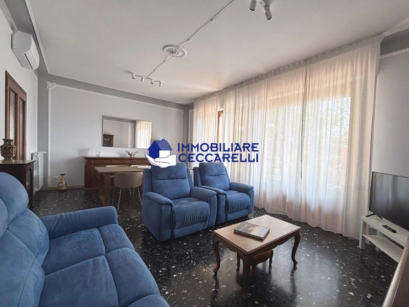 Appartamento in Affitto a Massa, zona Ronchi, 3'000&euro;, 120 m²