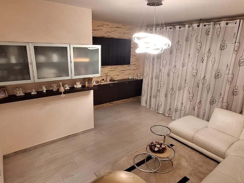 Appartamento in Vendita a Livorno, 285'000&euro;, 110 m², con Box