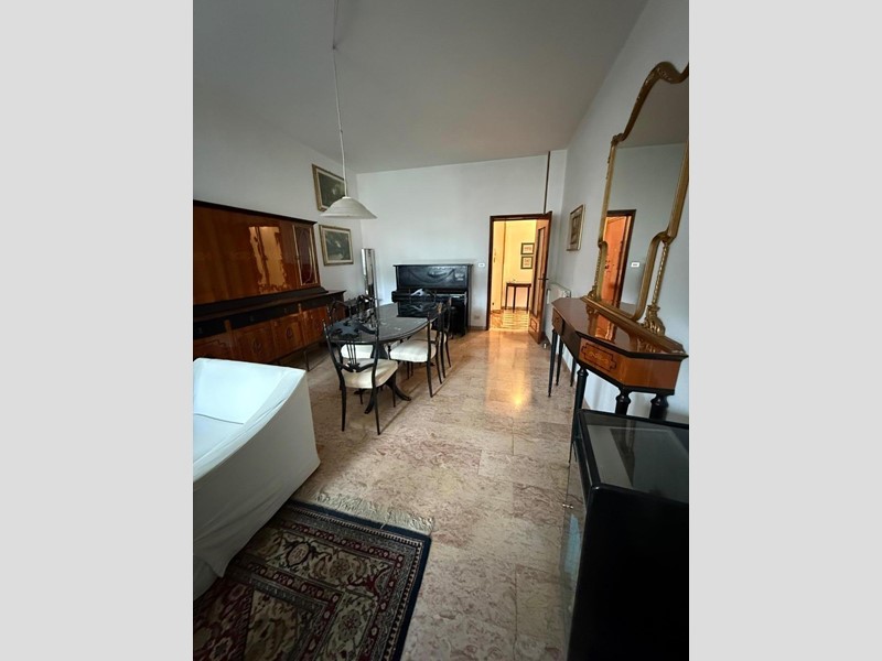 Appartamento in Vendita a Massa, 270'000&euro;, 135 m², arredato