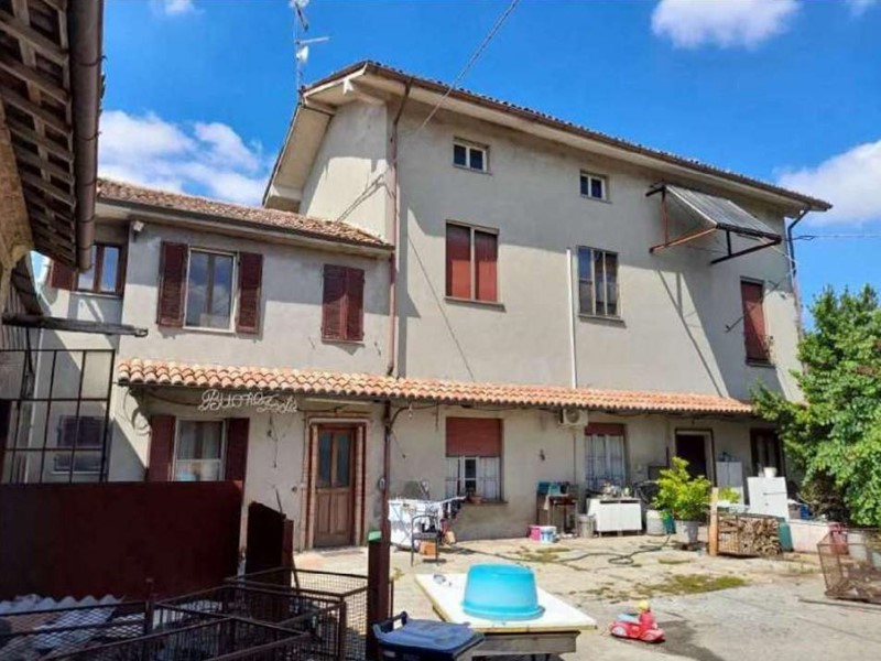 Quadrilocale in Vendita a Sale, 48'750&euro;, 455 m²