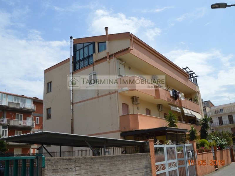 Quadrilocale in Vendita a Taormina, 160'000&euro;, 130 m²