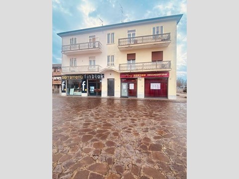 Quadrilocale in Vendita a Ferrara, 99'000&euro;, 95 m²