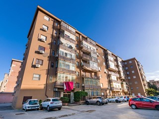 Appartamento in Vendita a Palermo, 185'000&euro;, 157 m²