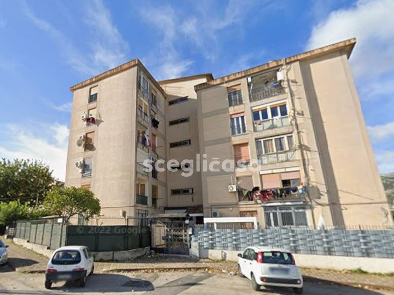 Trilocale in Vendita a Palermo, 105'000&euro;, 91 m²