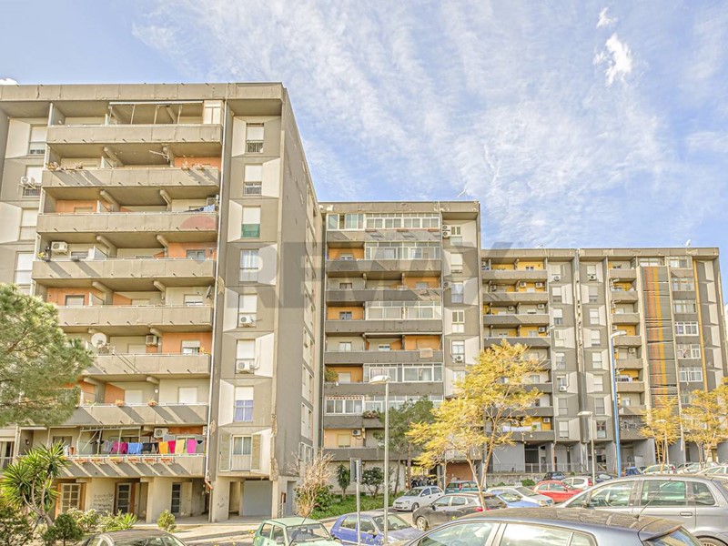 Quadrilocale in Vendita a Catania, 90'000&euro;, 98 m²