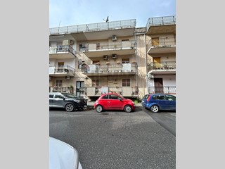 Trilocale in Vendita a Aci Catena, 79'000&euro;, 101 m²