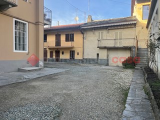 Bilocale in Vendita a Osasco, 68'000&euro;, 80 m²