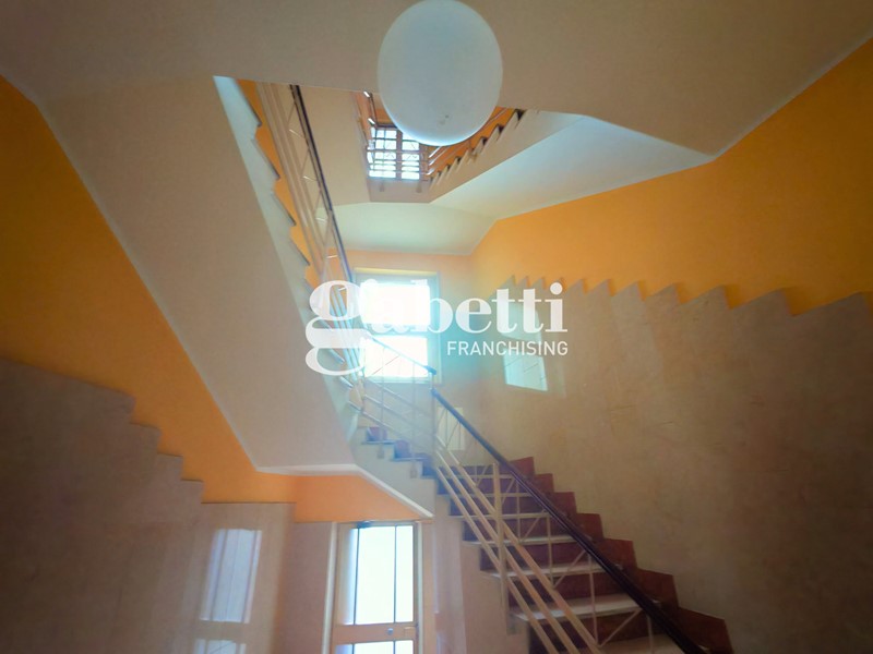 Trilocale in Vendita a Torino, 139'000&euro;, 82 m², con Box