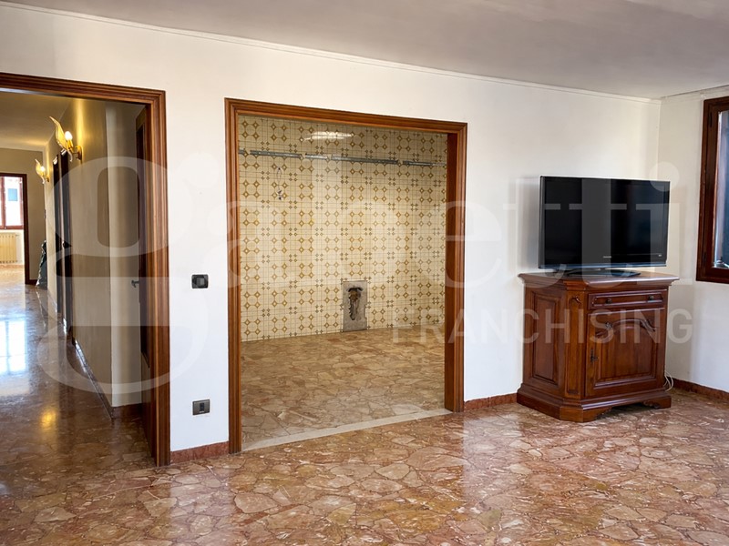 Appartamento in Vendita a Venezia, 315'000&euro;, 120 m²