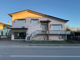 Appartamento in Vendita a Merlara, 159'000&euro;, 532 m², con Box