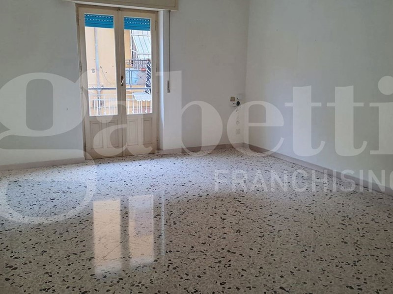 Trilocale in Vendita a Bagheria, 95'000&euro;, 130 m²