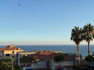 Trilocale in Vendita a Sanremo, zona Foce, 180'000&euro;, 85 m², arredato, con Box